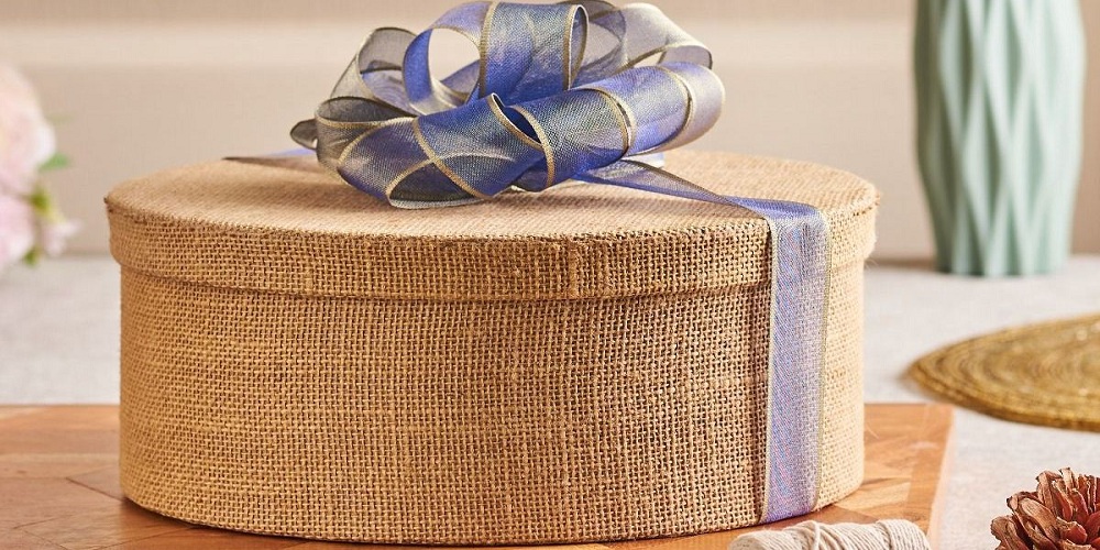 Tips for Decorating and Personalizing Your Round Gift Box